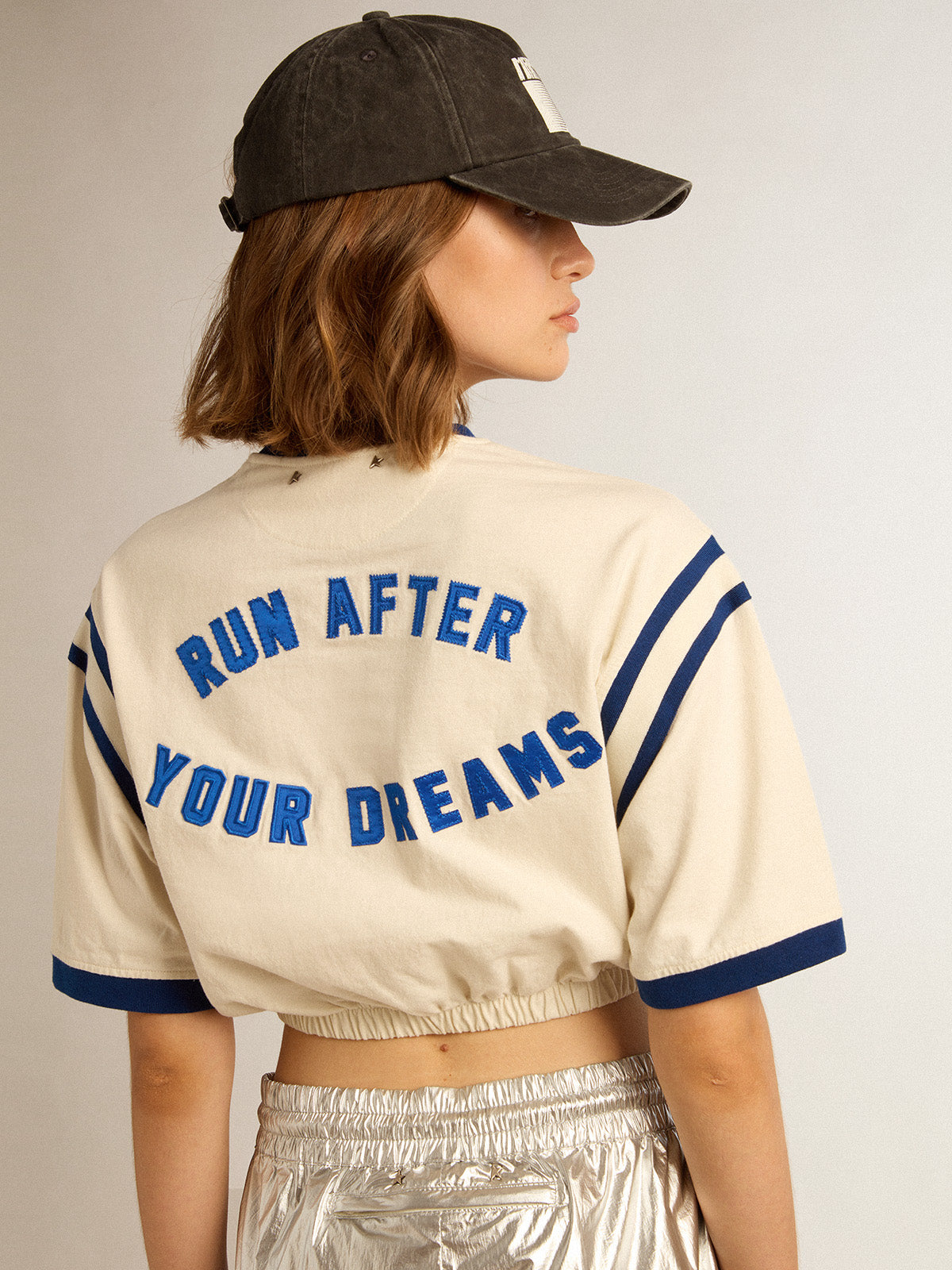 Aged white cotton cropped T-shirt with lettering on the back| Golden Goose