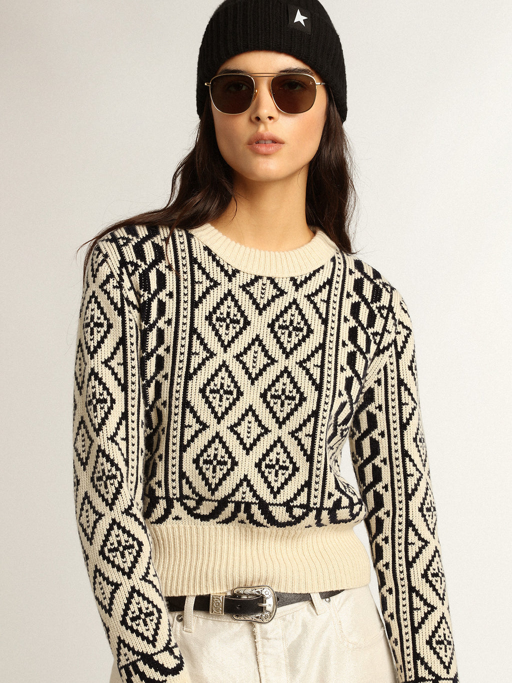 Cropped round-neck sweater with parchment and blue geometric pattern| Golden Goose
