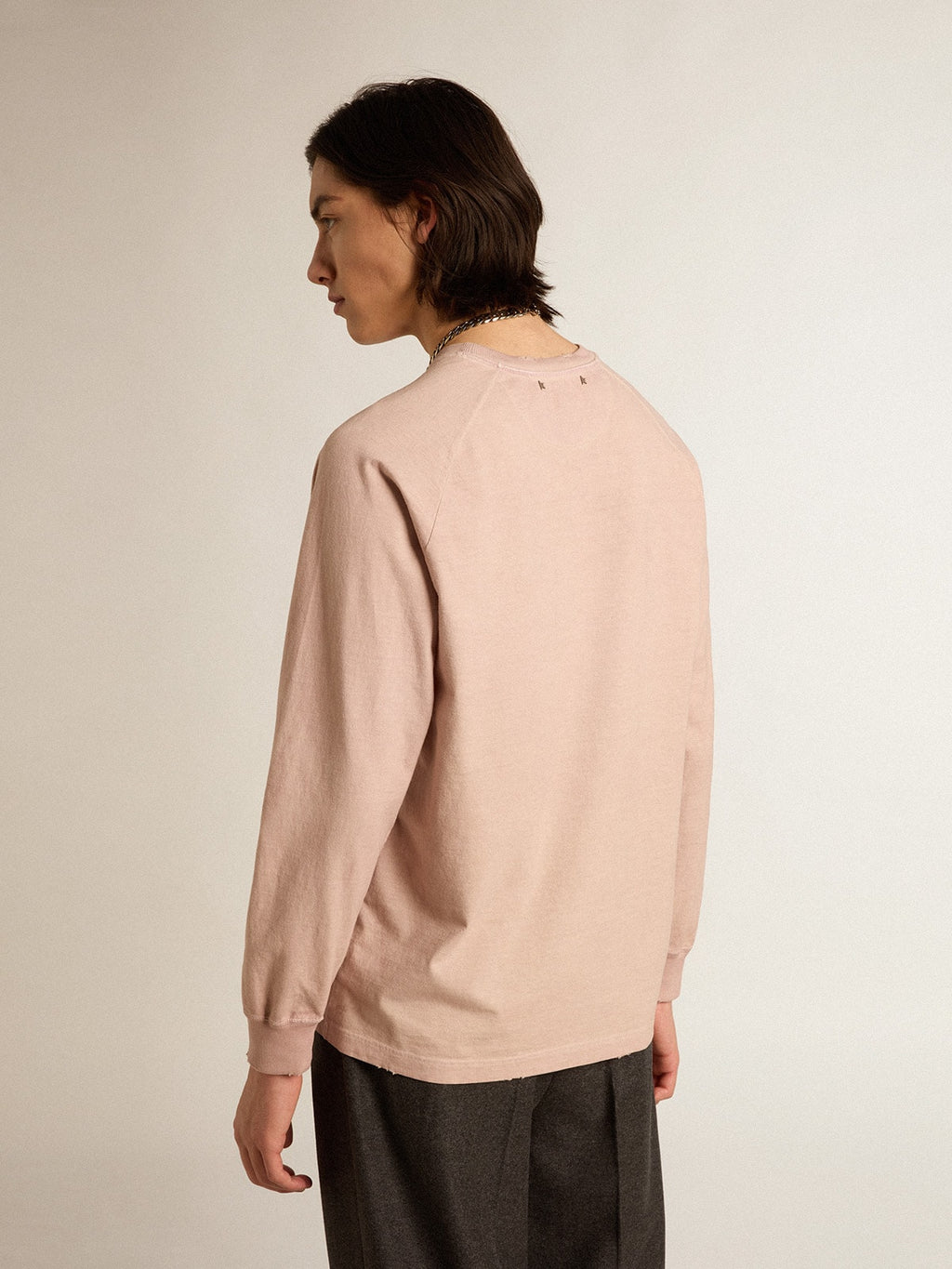 Powder-pink T-shirt with white lettering on the front| Golden Goose