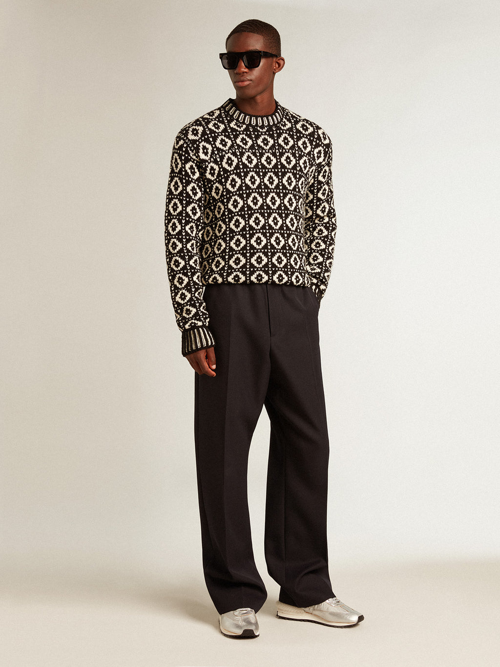 Round-neck sweater with geometric pattern in vintage white and black| Golden Goose