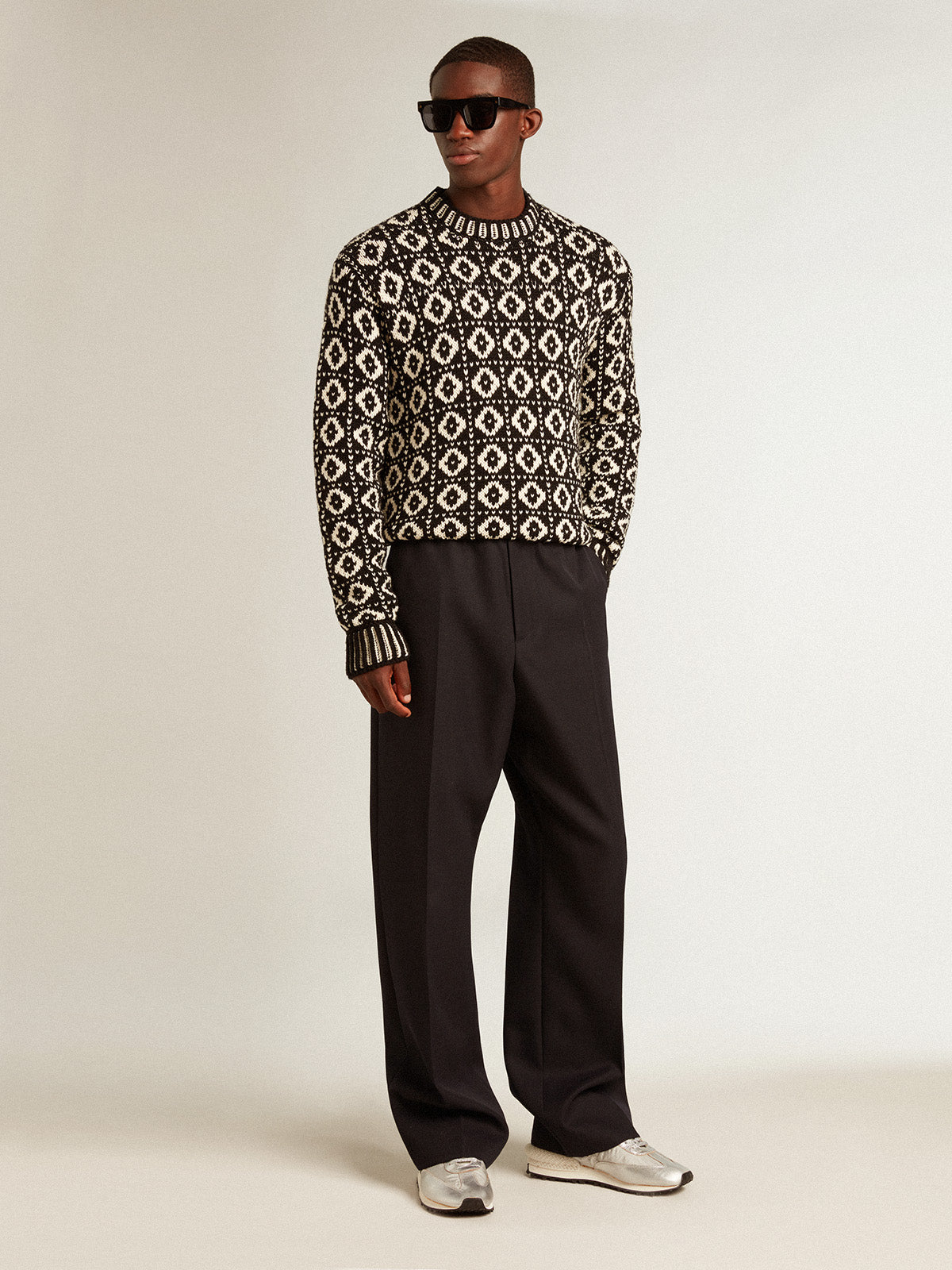 Round-neck sweater with geometric pattern in vintage white and black| Golden Goose