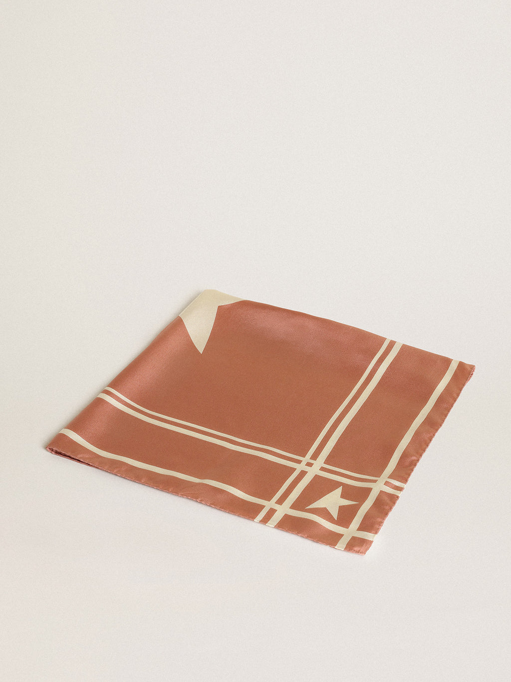 Old-rose-colored Golden Collection scarf with contrasting white stars and stripes| Golden Goose