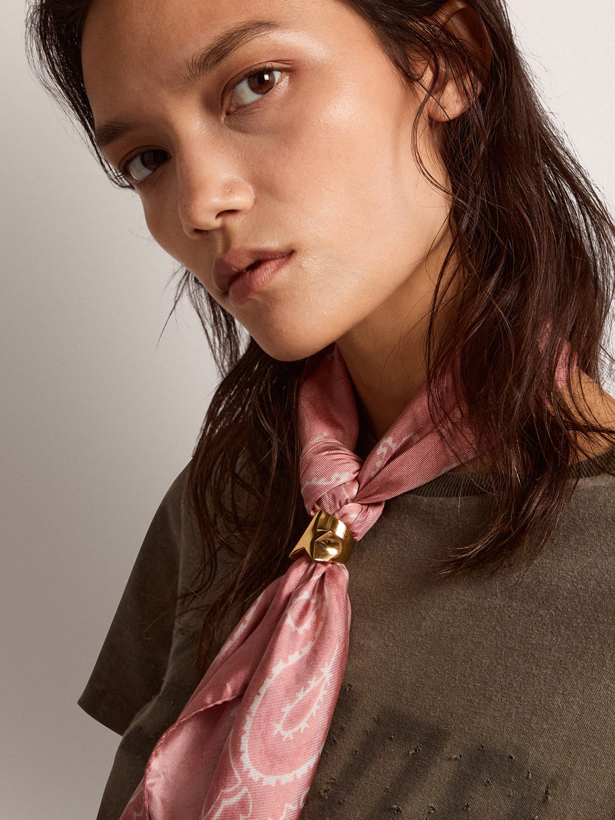 Old rose scarf with paisley print| Golden Goose