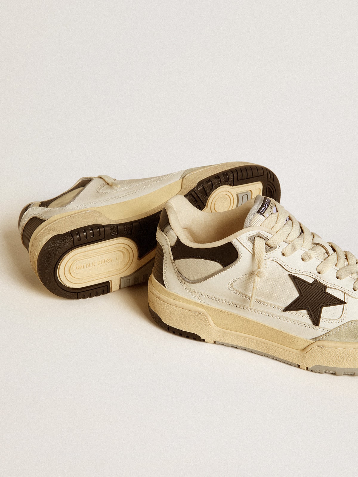 Women's Forty2 with black star and black leather heel tab| Golden Goose