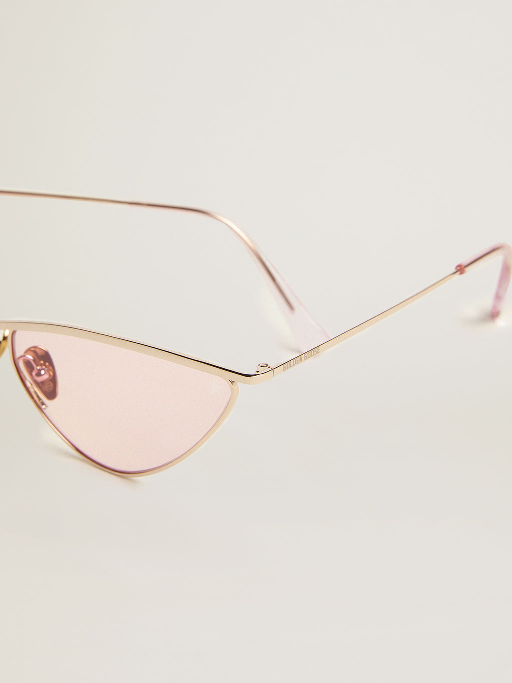 Sunframe cat-eye style with pink frame and lenses| Golden Goose