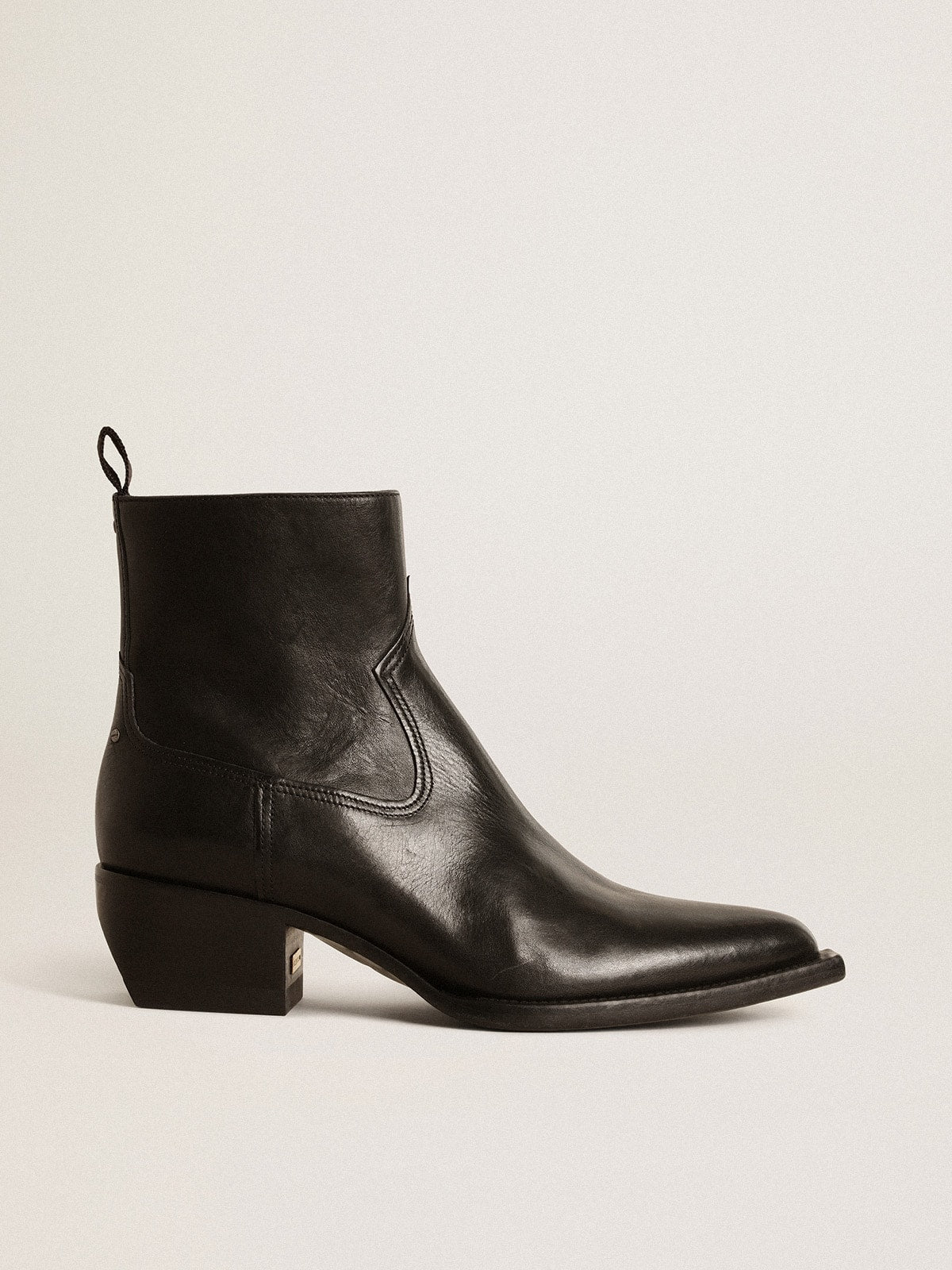Men's low Debbie boots in black leather| Golden Goose