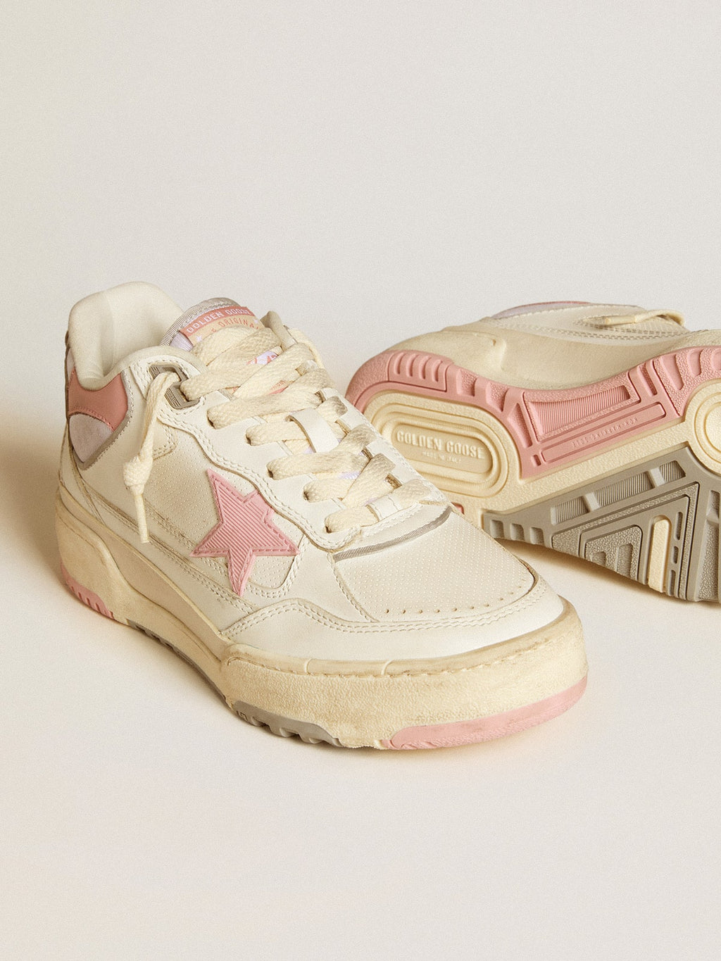 Men's Forty2 with pink star and white leather heel tab| Golden Goose