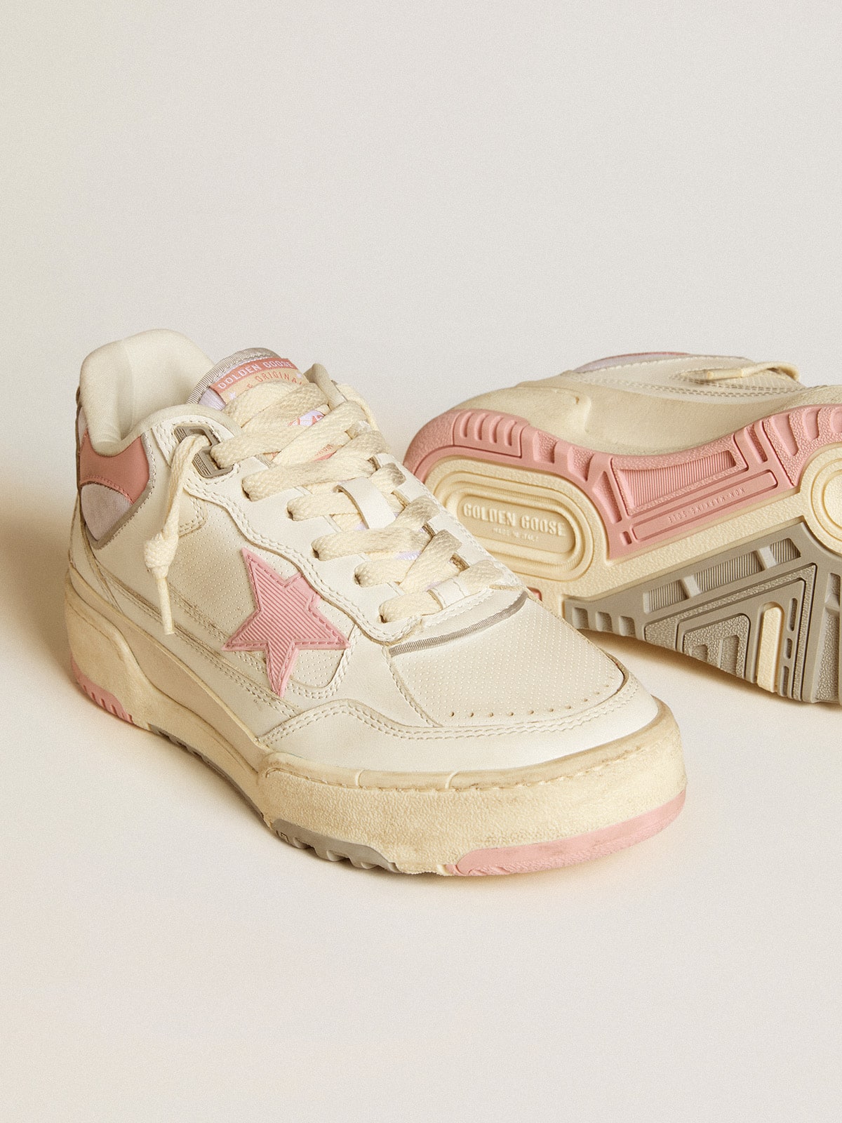Women's Forty2 with pink star and white leather heel tab| Golden Goose