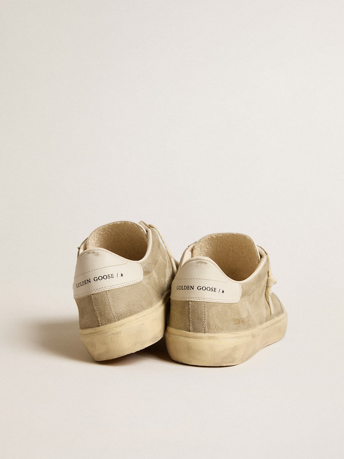 Soul Star in dove-gray suede with white leather heel tab and tongue| Golden Goose