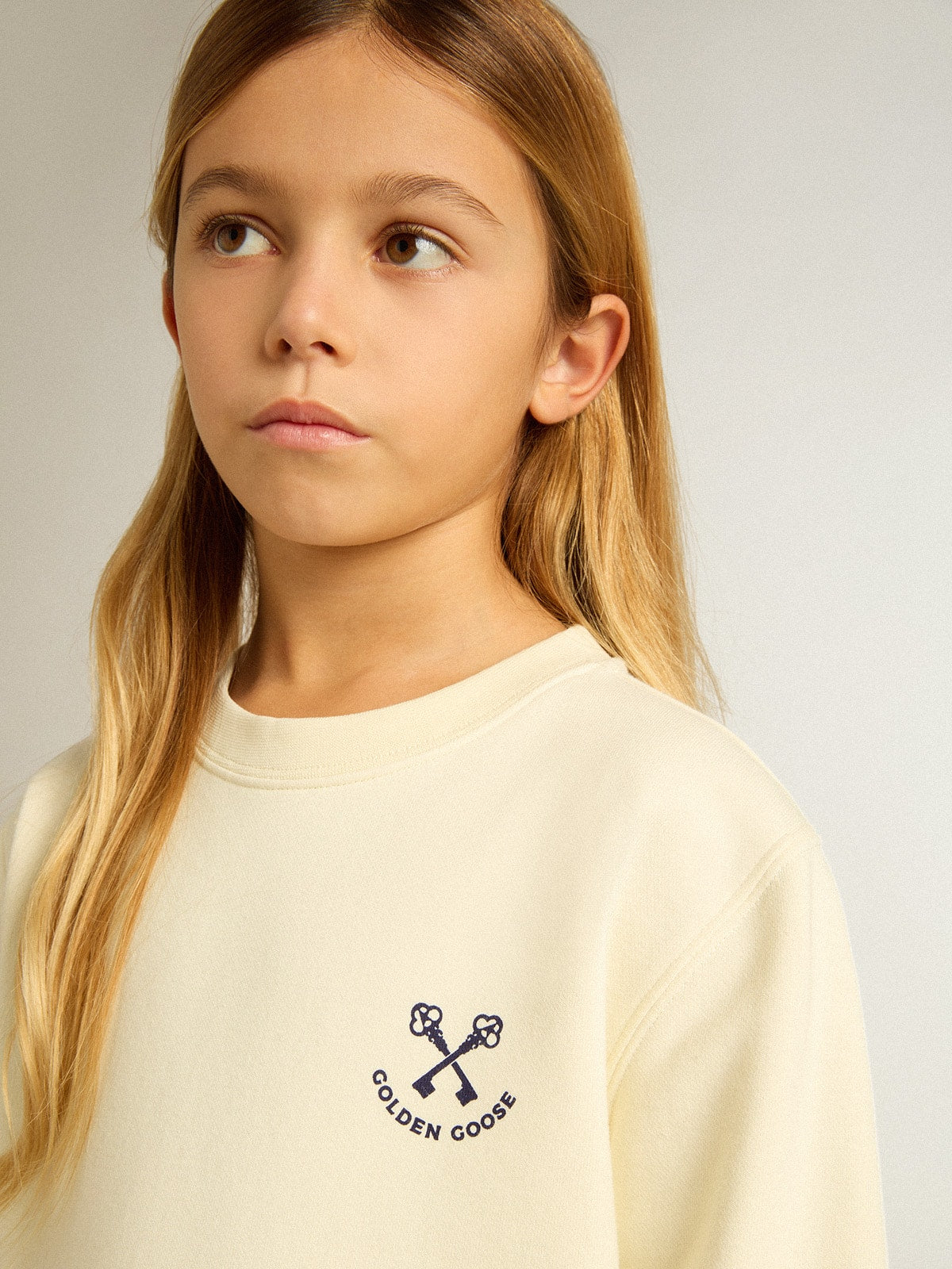 Girls' T-shirt in worn white with embroidery on the front and print on the back| Golden Goose