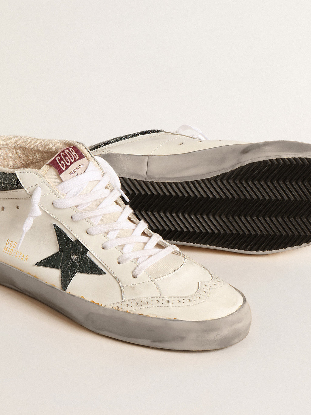 Mid Star with green metallic leather star and white flash| Golden Goose