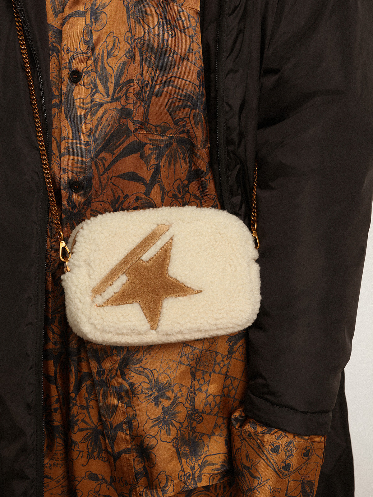Star Bag in beige shearling with suede star| Golden Goose