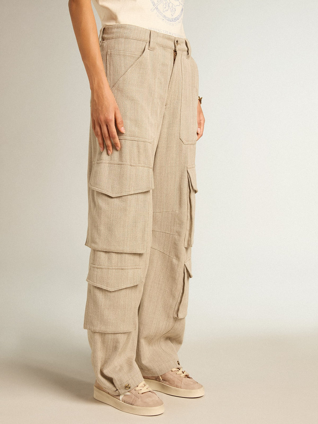 Women's dark olive-colored cotton cargo pants with a herringbone design