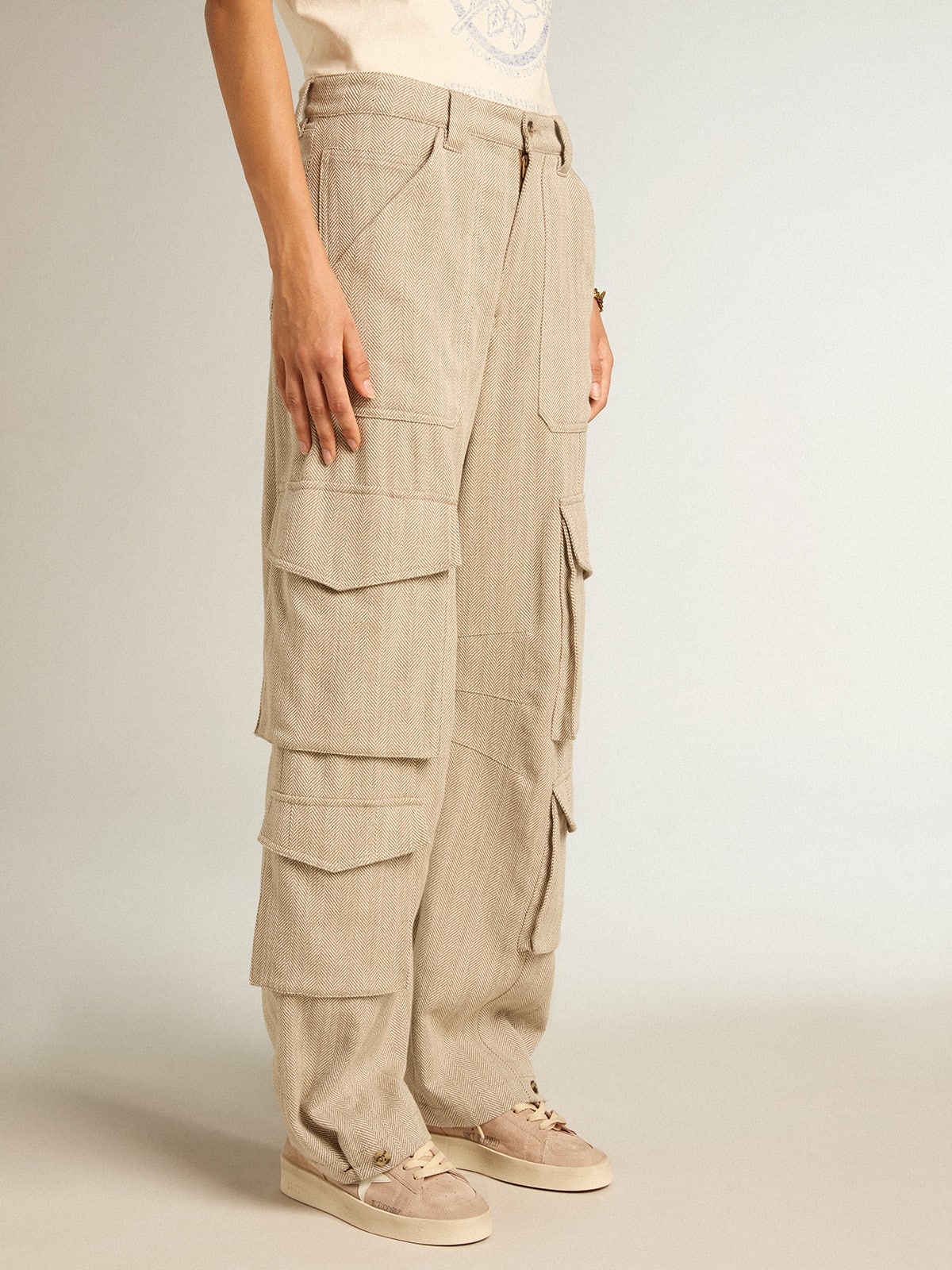 Women's dark olive-colored cotton cargo pants with a herringbone design