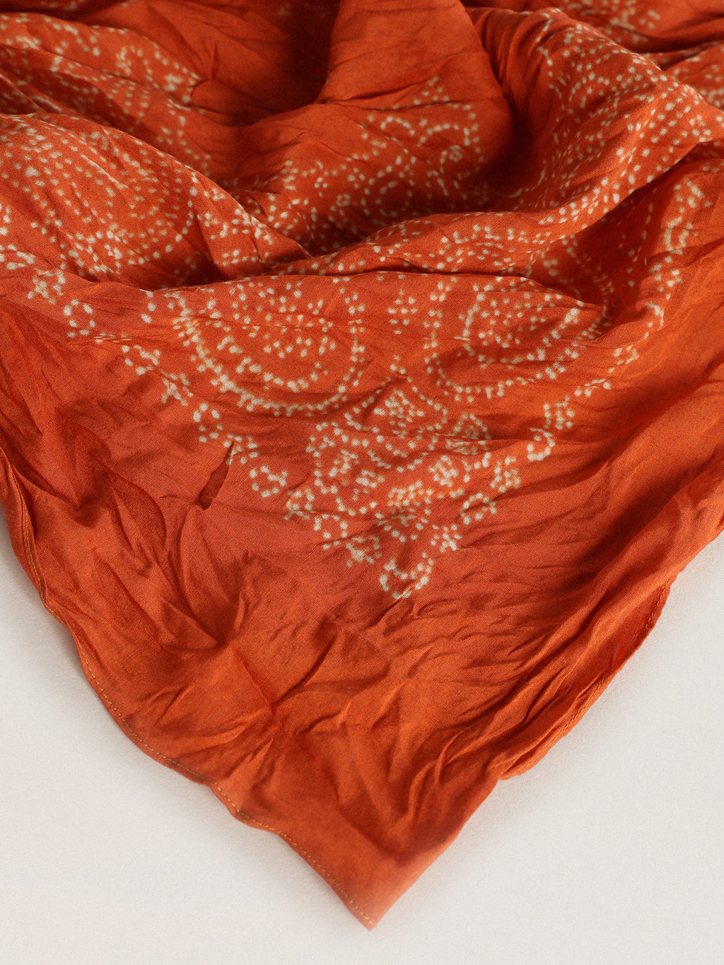Rust-colored scarf with dotted paisley pattern| Golden Goose