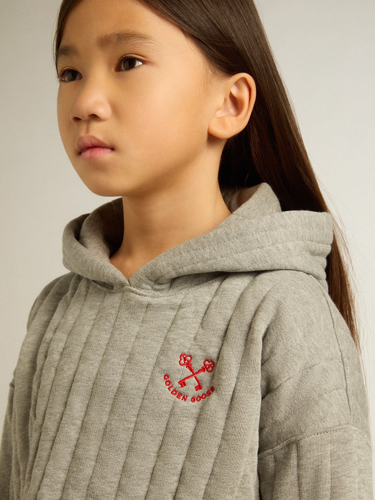Girls' cropped sweatshirt in gray melange with a hood and embroidery on the front| Golden Goose