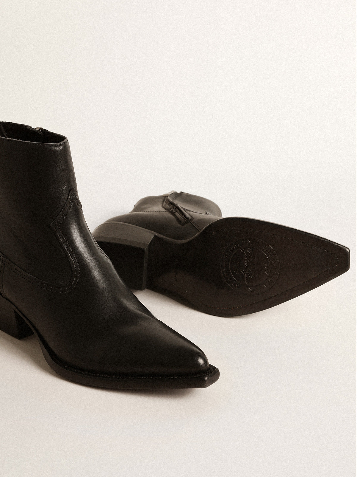 Women's Debbie boots in black leather| Golden Goose