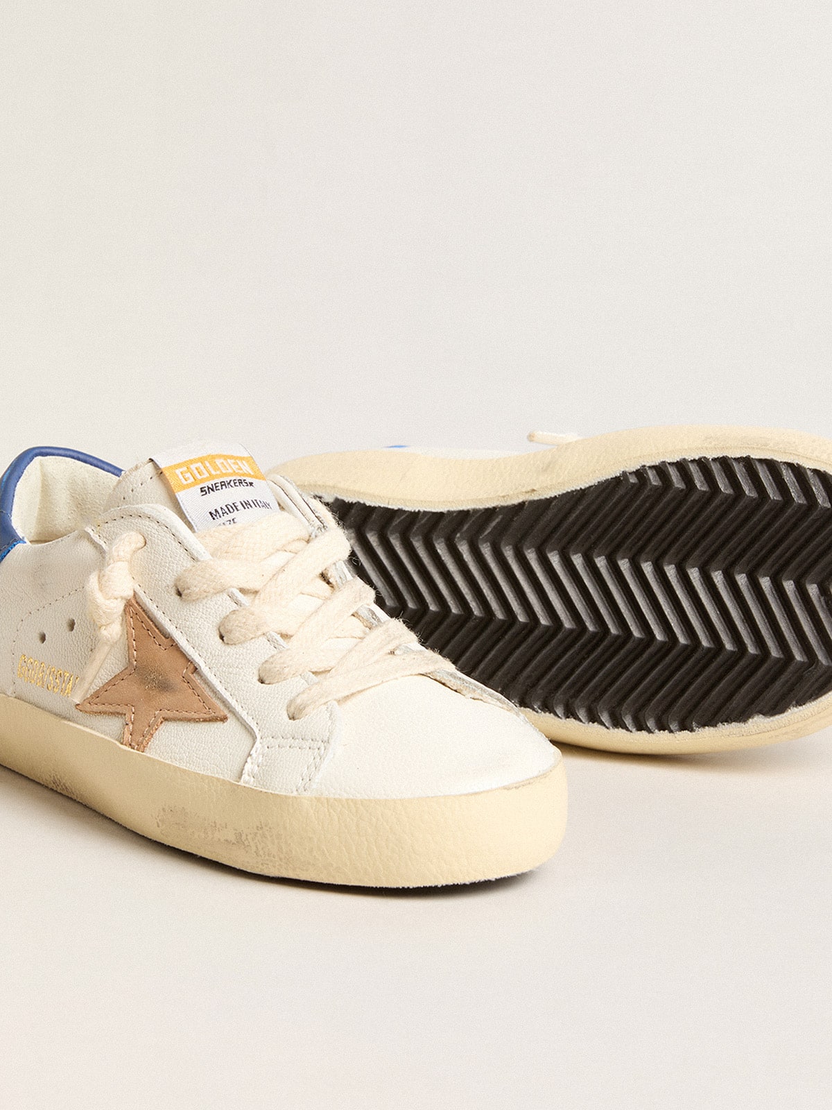 Junior Super-Star in nappa leather with a beige star and blue heel tab| Golden Goose