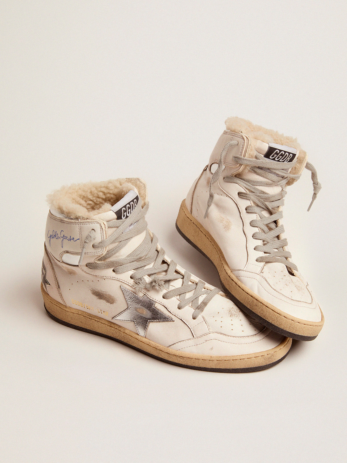 Women's Sky-Star sneakers with signature on the ankle and shearling lining| Golden Goose