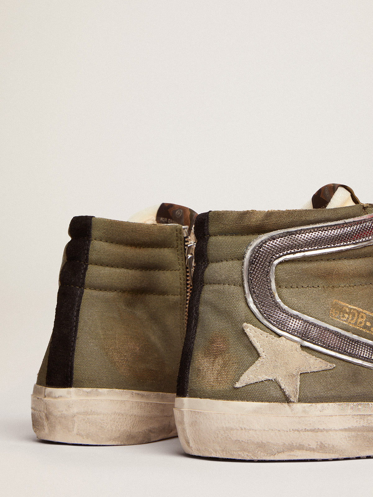 Slide Penstar in army green canvas with an ice-colored star| Golden Goose