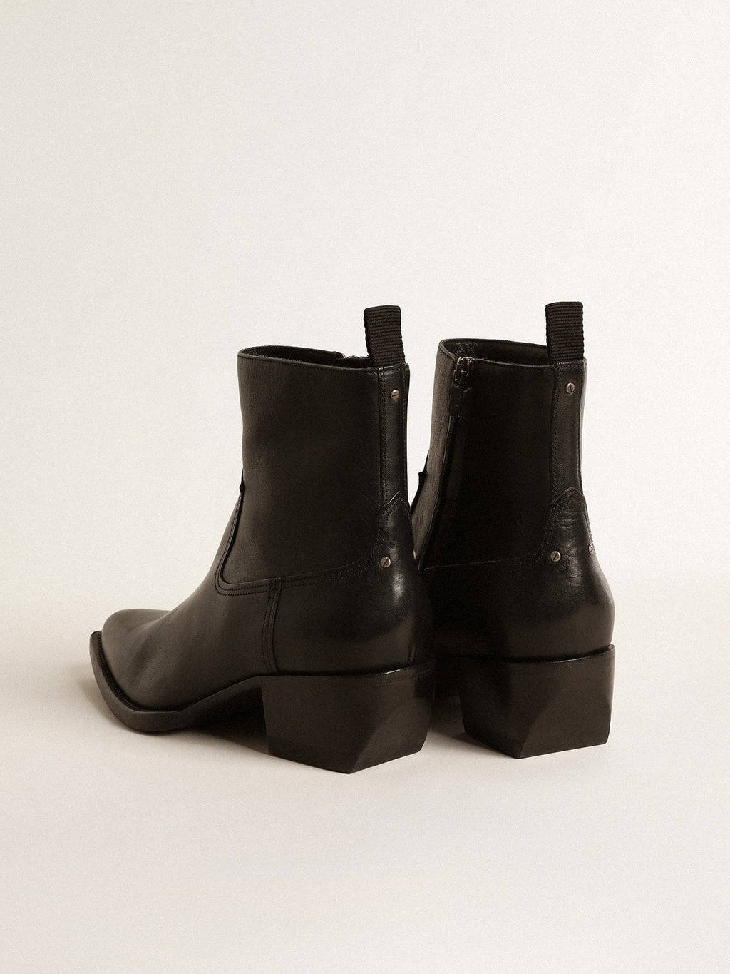 Men's low Debbie boots in black leather| Golden Goose
