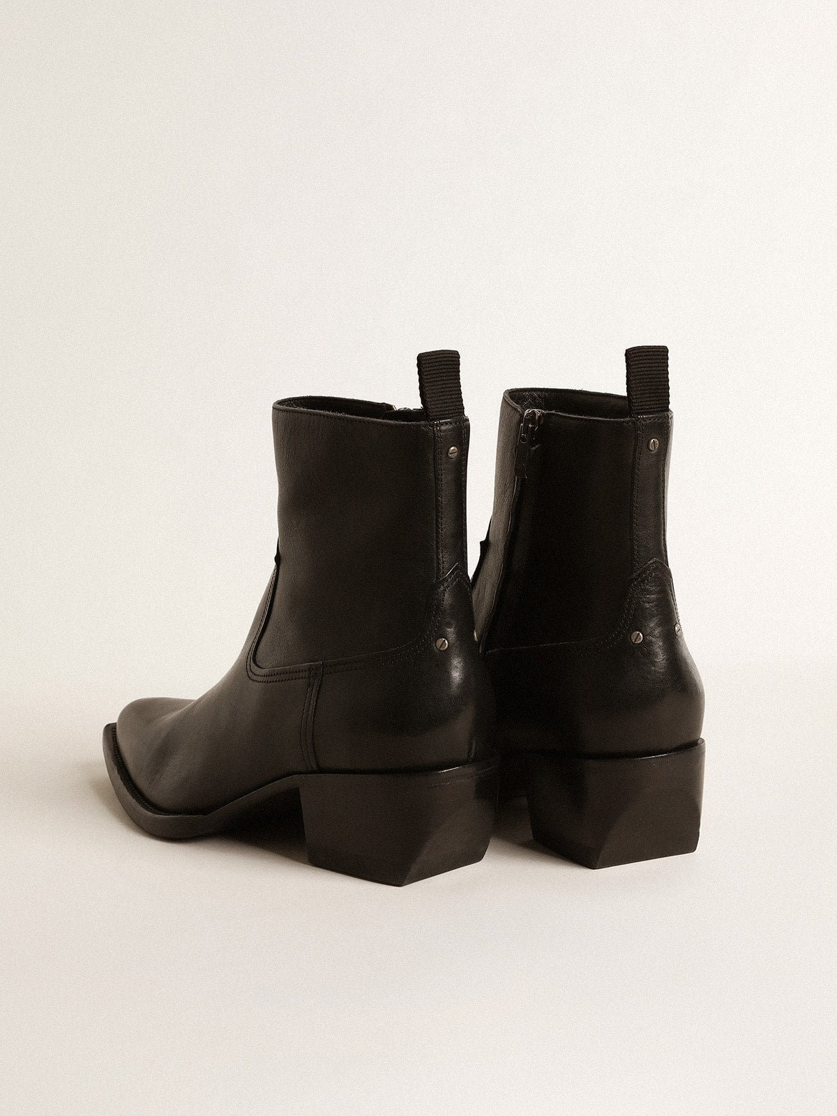 Men's low Debbie boots in black leather| Golden Goose