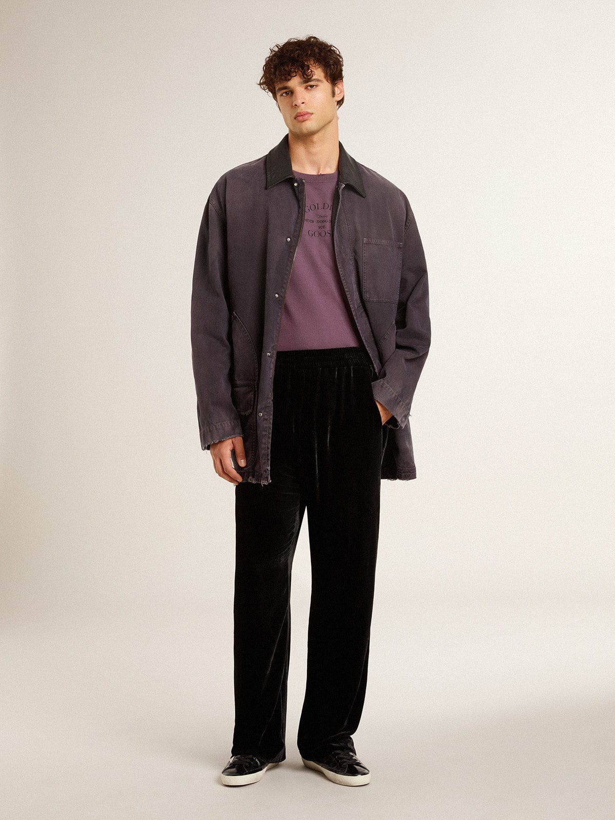 Men's cotton T-shirt in worn purple with logo print| Golden Goose