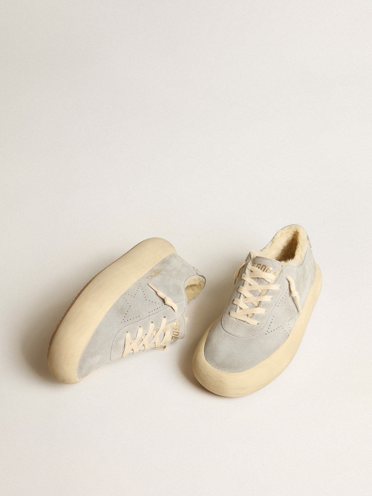 Women's Space-Star shoes in ice-gray suede with shearling lining| Golden Goose