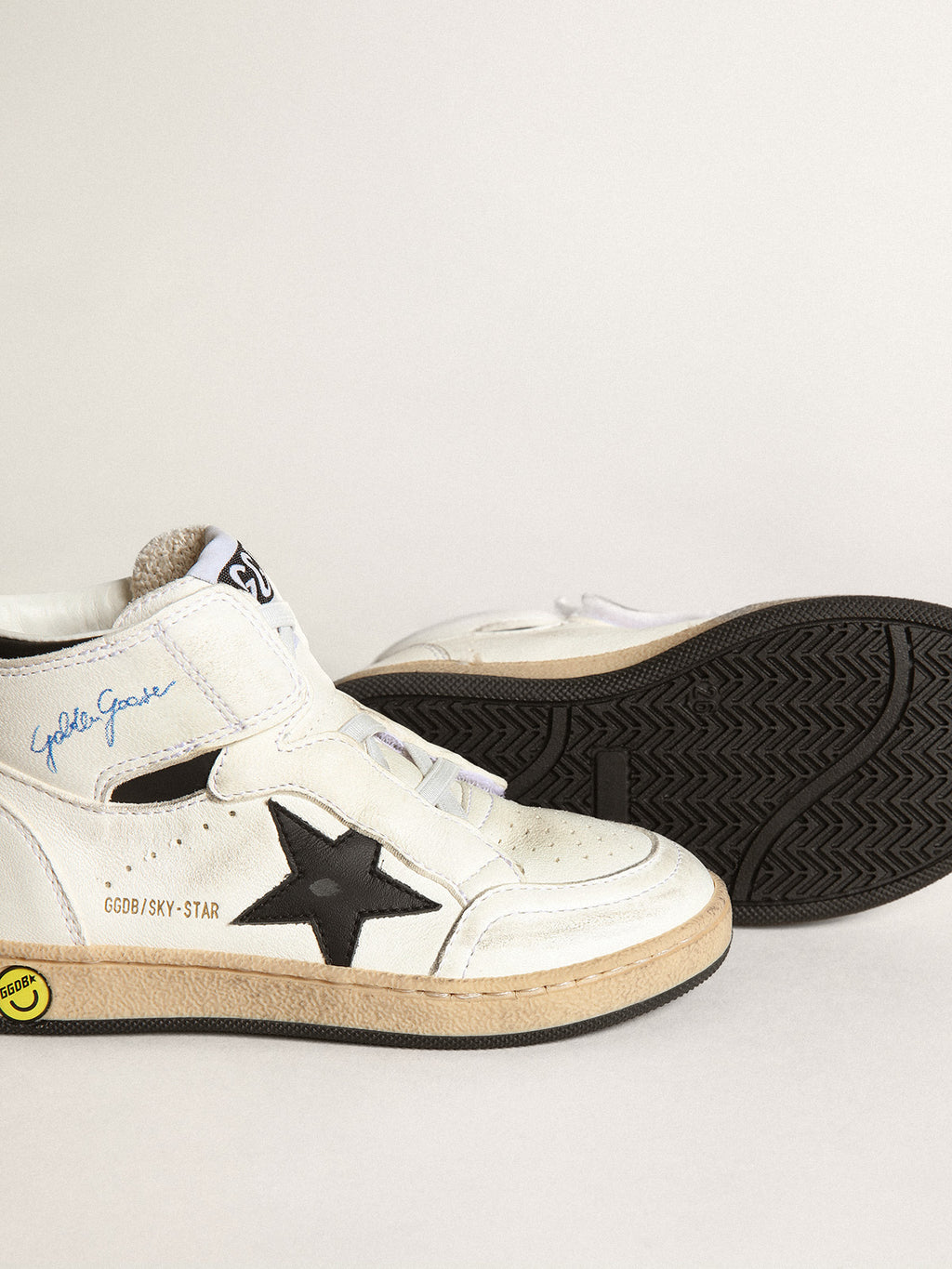 Sky-Star Junior in white nappa leather with black leather star| Golden Goose