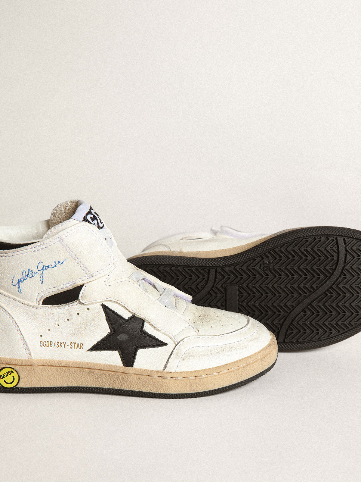 Sky-Star Junior in white nappa leather with black leather star| Golden Goose