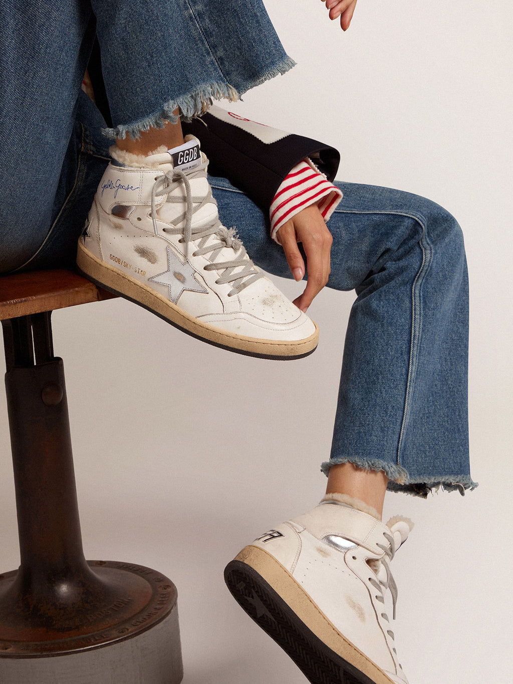 Women's Sky-Star sneakers with signature on the ankle and shearling lining| Golden Goose