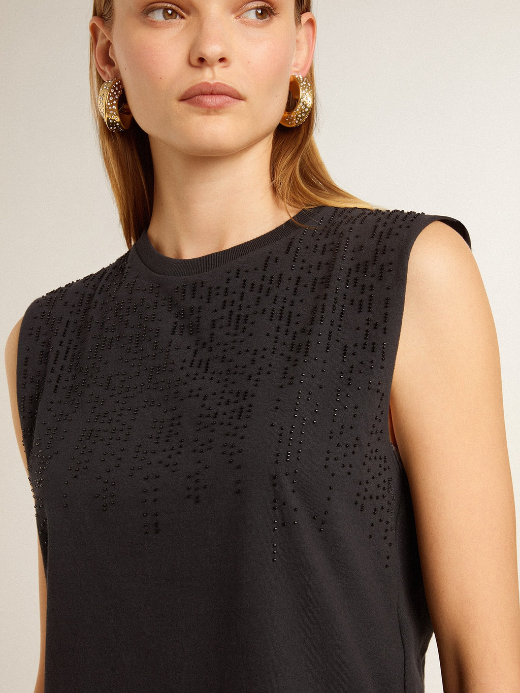 Sleeveless T-shirt in worn-black with tone-on-tone gradient embroidery| Golden Goose