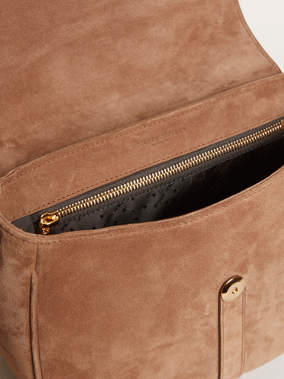 Medium Sally Bag in ash-colored suede with contrasting buckle and shoulder strap| Golden Goose