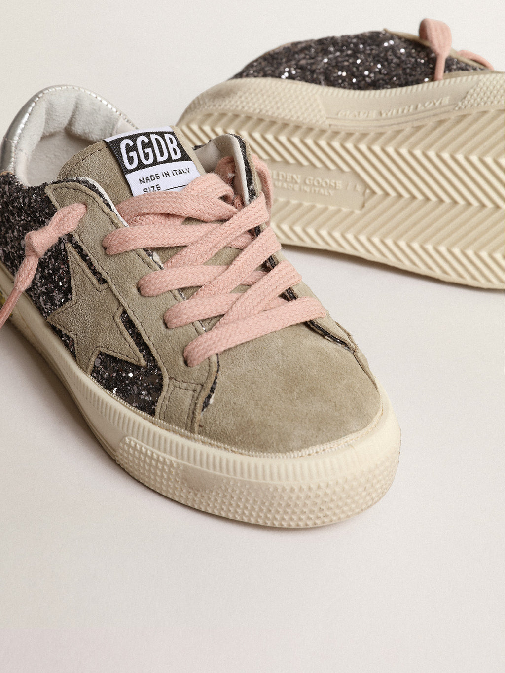 May Junior in anthracite-gray glitter with dove-gray suede star| Golden Goose