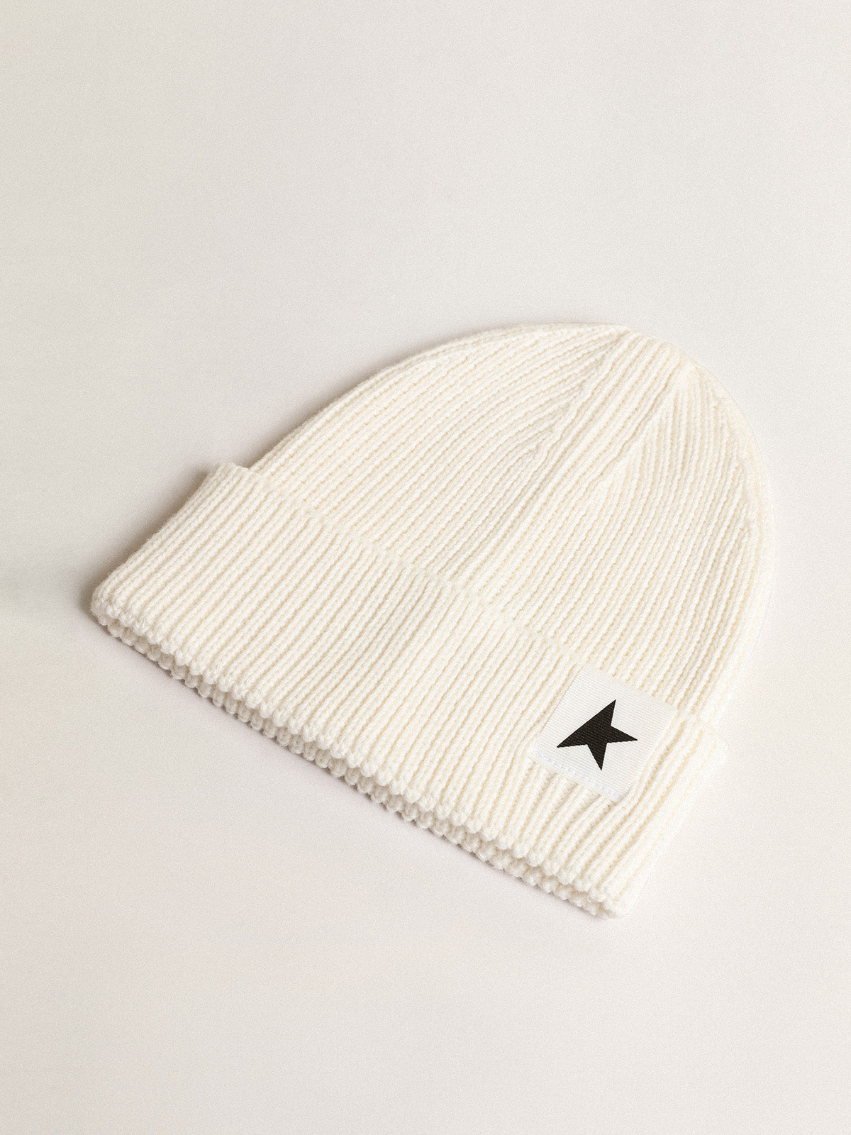 Off-white cotton beanie with contrasting black star| Golden Goose