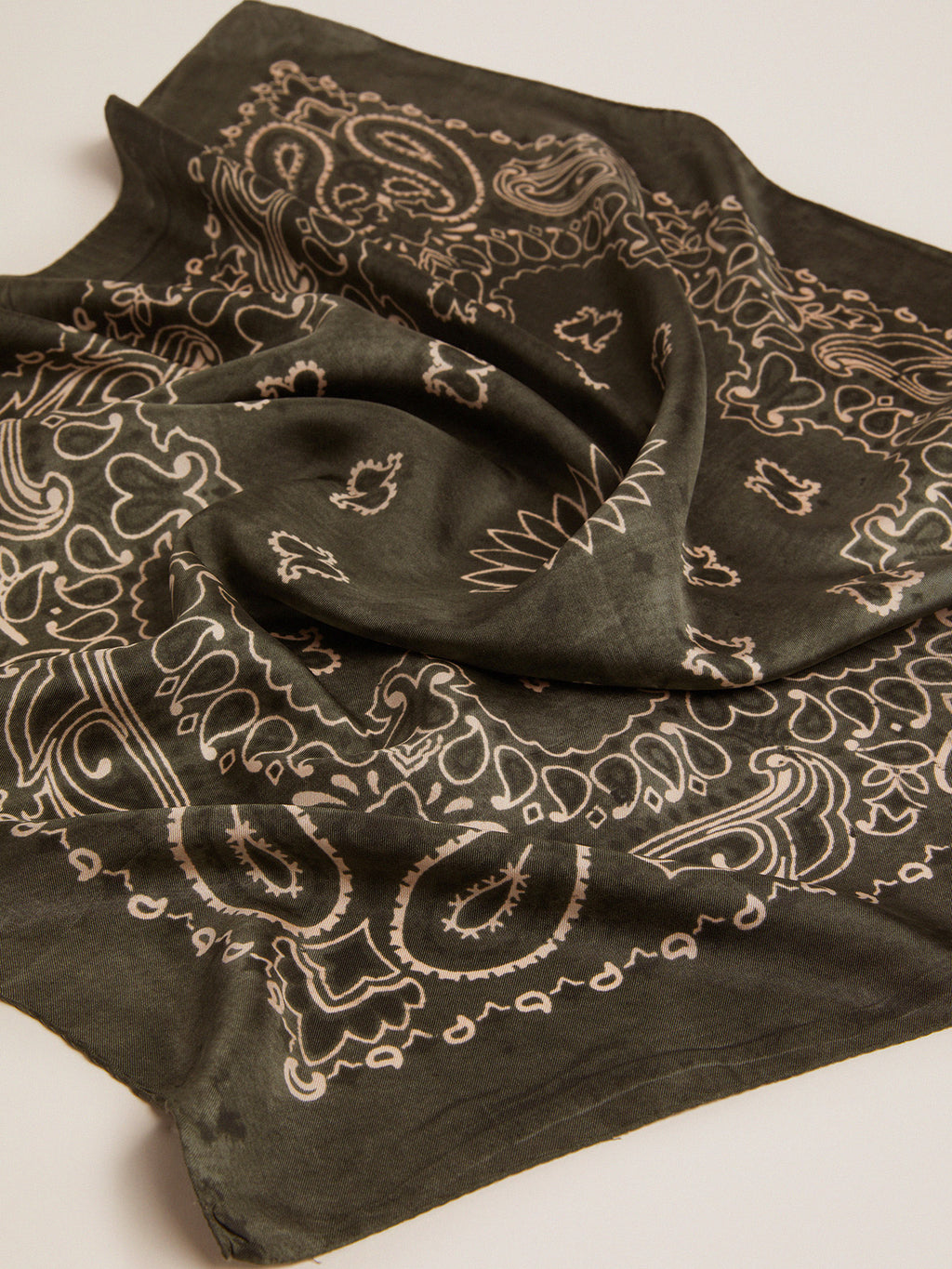 Moss-green scarf with paisley pattern| Golden Goose