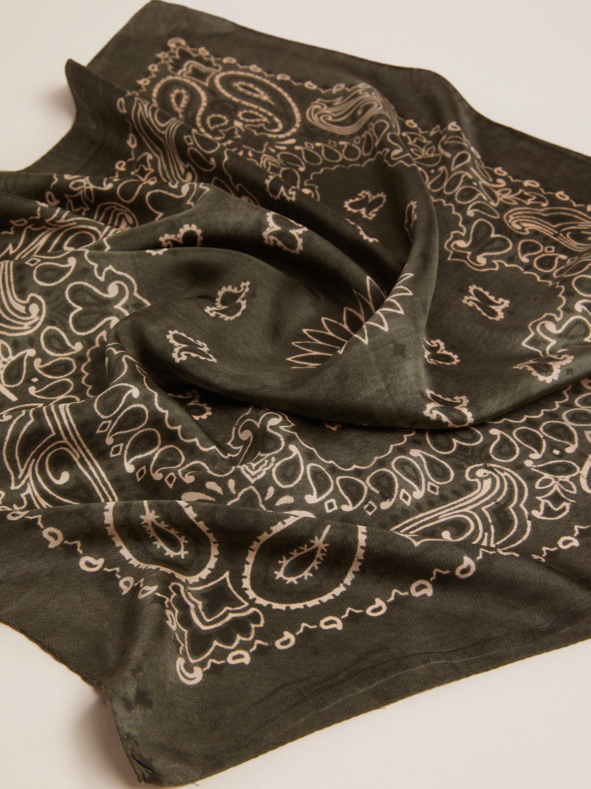 Moss-green scarf with paisley pattern| Golden Goose