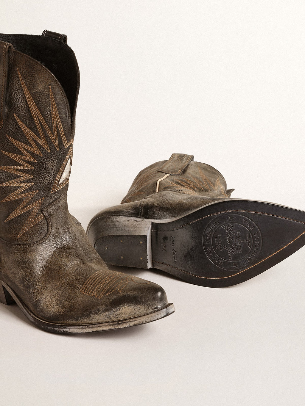Women's low Wish Star boots in black leather with silver star| Golden Goose