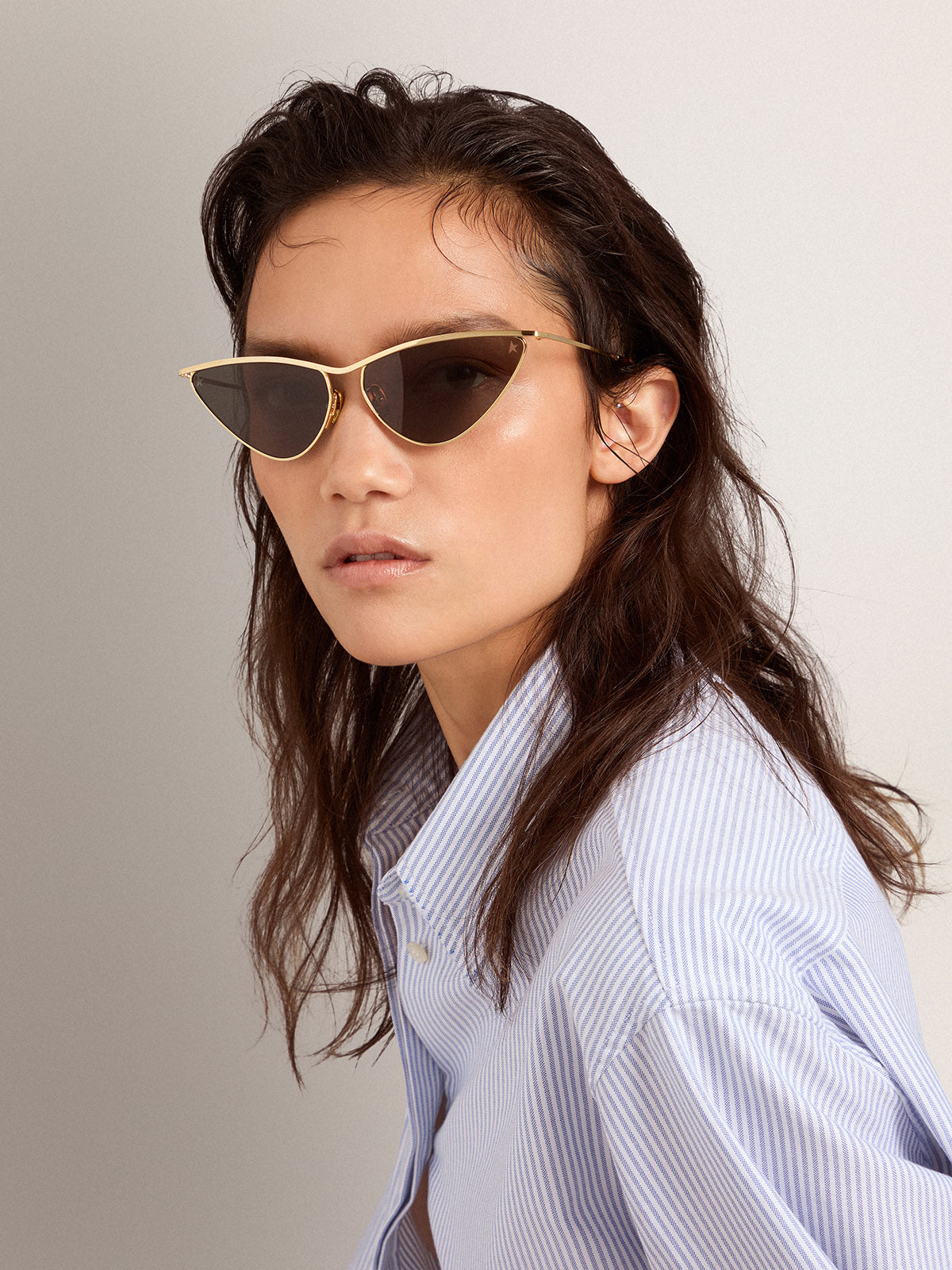 Sunglasses cat-eye style with gold frame and green lenses| Golden Goose