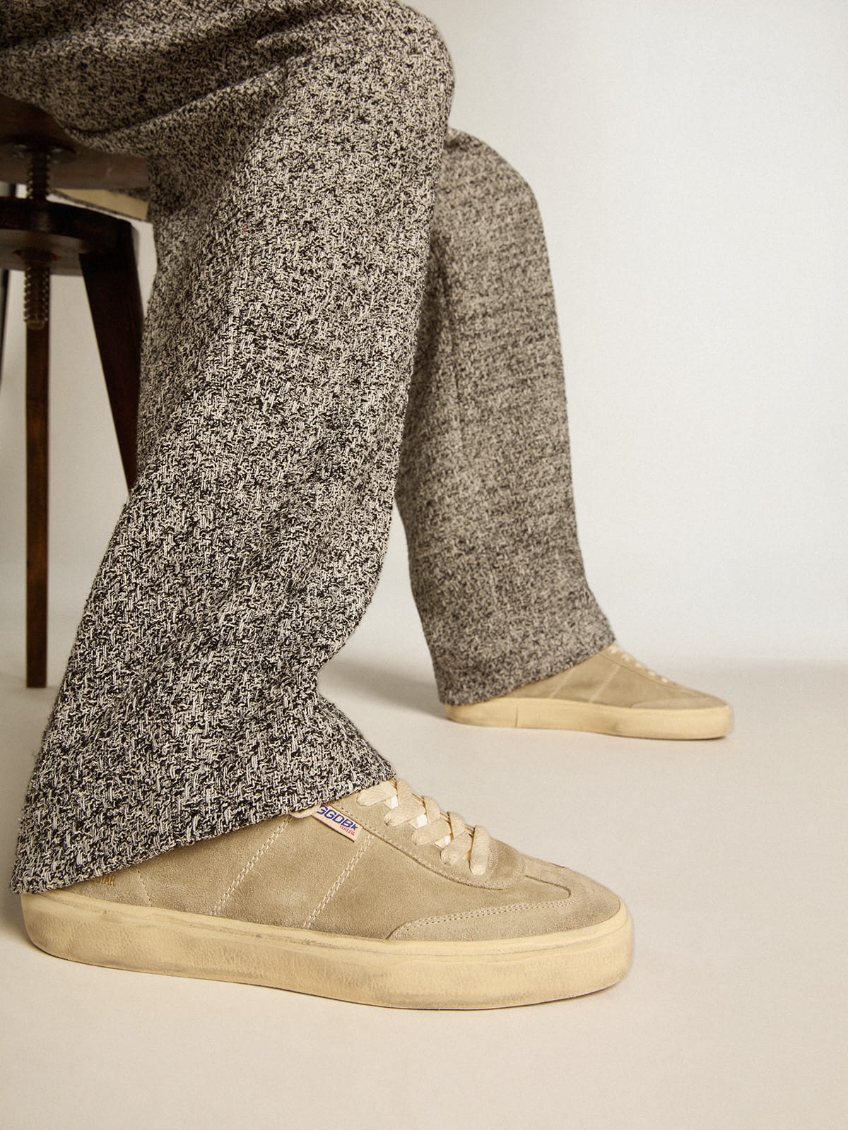 Soul Star in dove-gray suede with white leather heel tab and tongue| Golden Goose