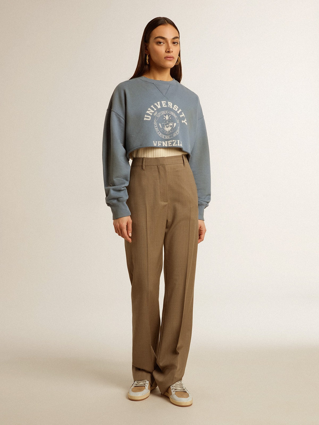 Cropped sweatshirt in baby blue with distressed finish