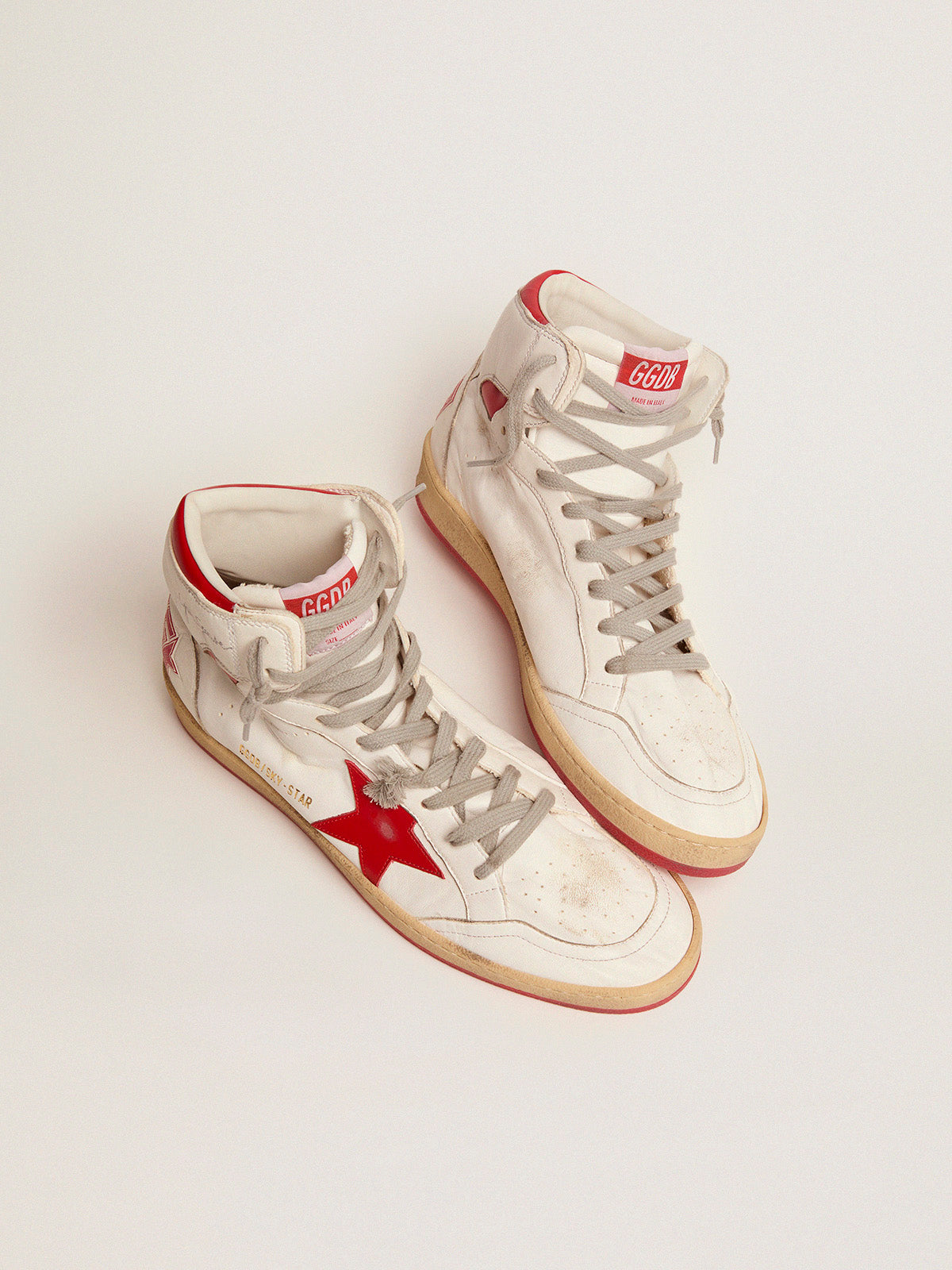 Men's Sky-Star with signature on the ankle and red inserts| Golden Goose