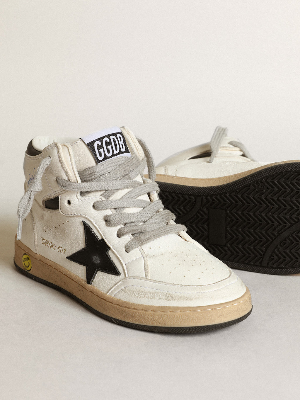 Young Sky-Star in white nappa with black star and heel tab| Golden Goose