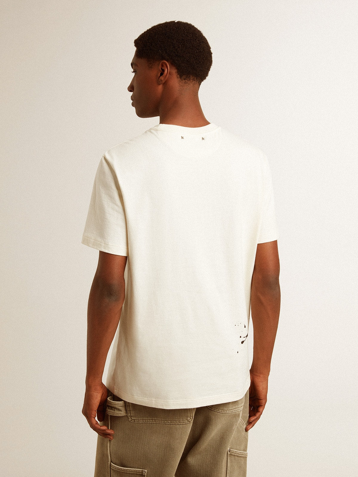 Men's T-shirt in aged white cotton with print and embroidery