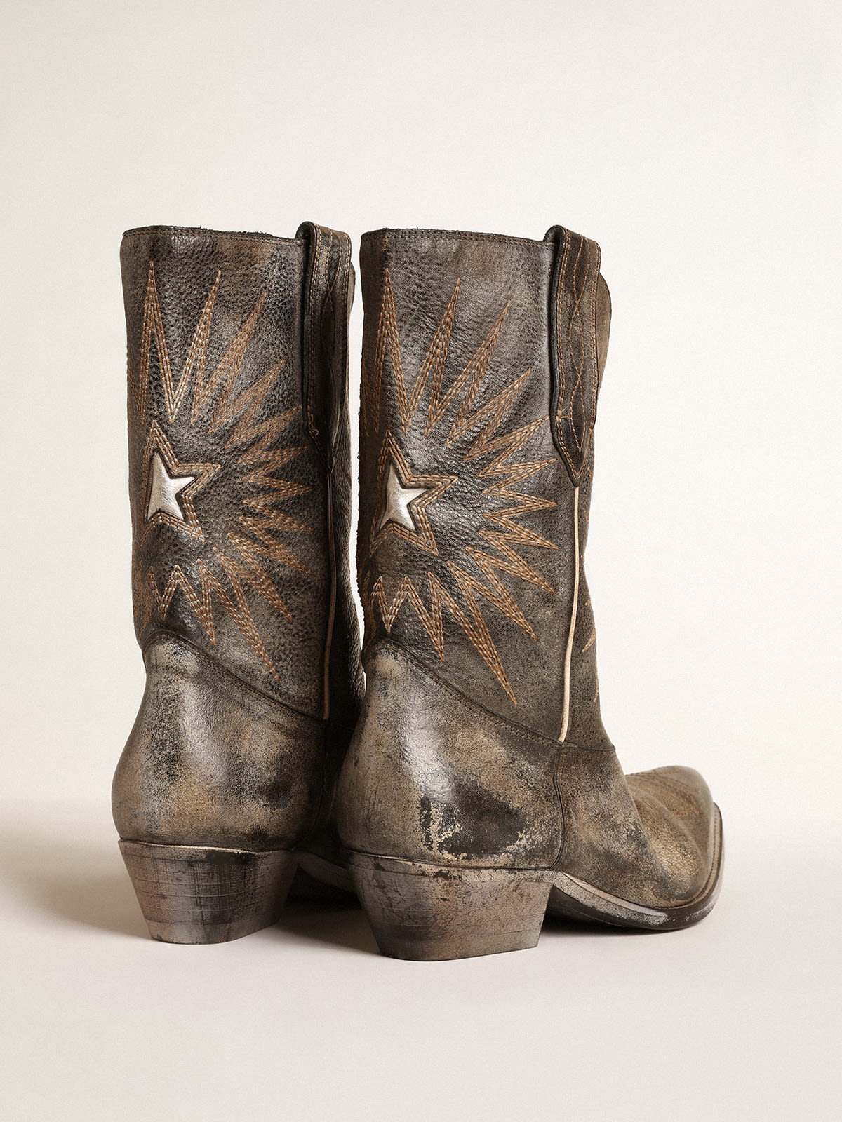 Men's low Wish Star boots in black leather with silver star| Golden Goose