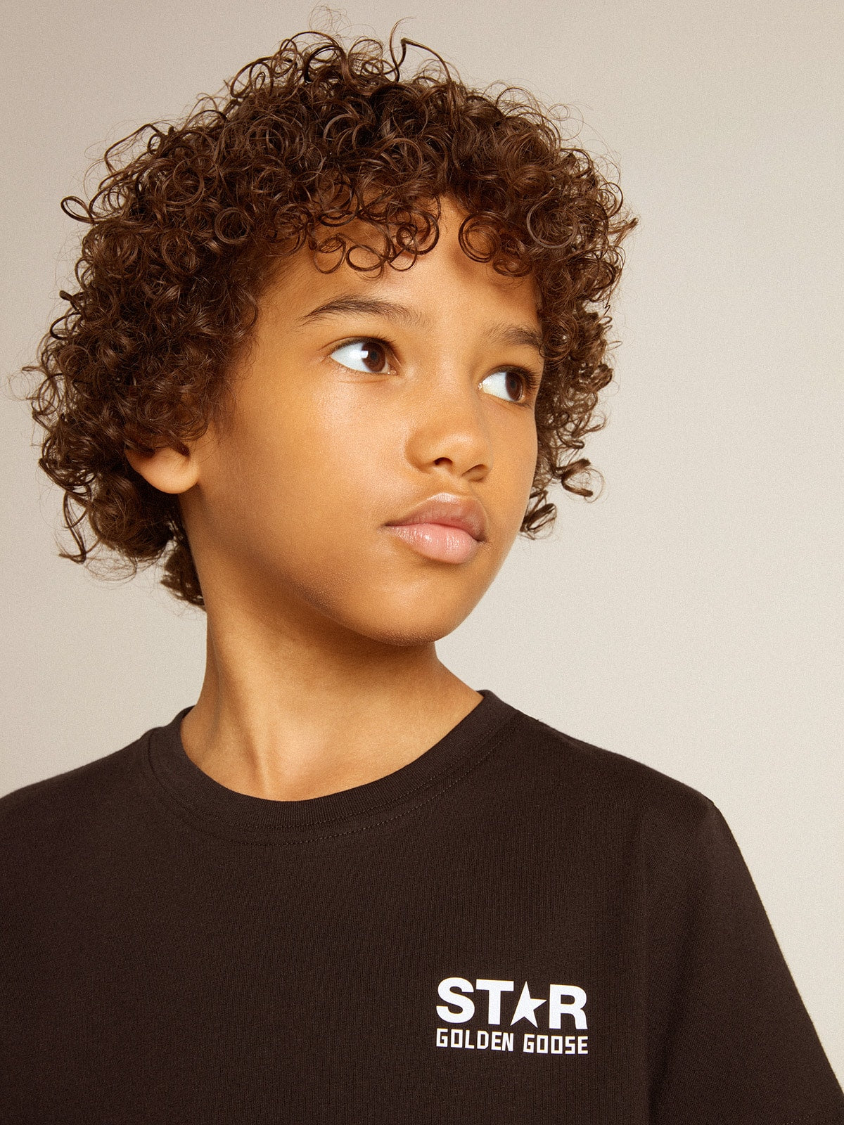 Black T-shirt with contrasting white logo on the front and maxi star on the back| Golden Goose