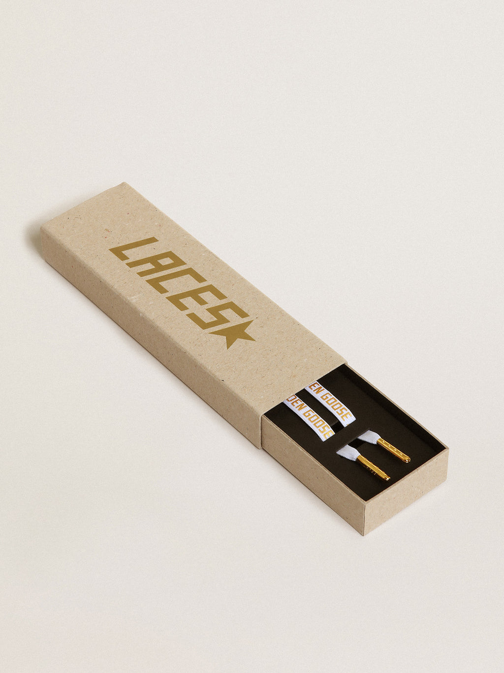 White cotton laces with contrasting gold-colored logo| Golden Goose
