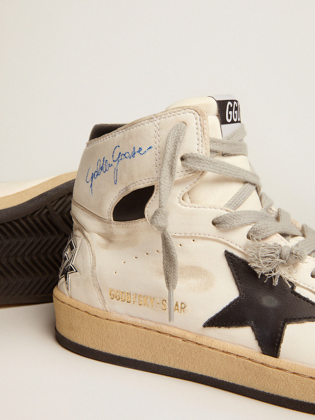 Women's Sky-Star with signature on the ankle and black inserts| Golden Goose
