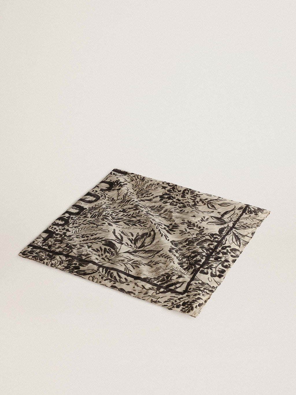 Bone-white scarf with contrasting toile de jouy pattern| Golden Goose
