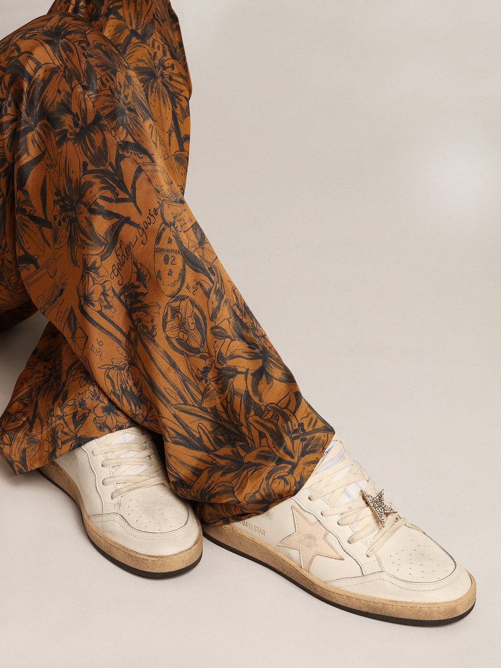 Ball Star LTD in white nappa with a salmon-pink nappa star| Golden Goose